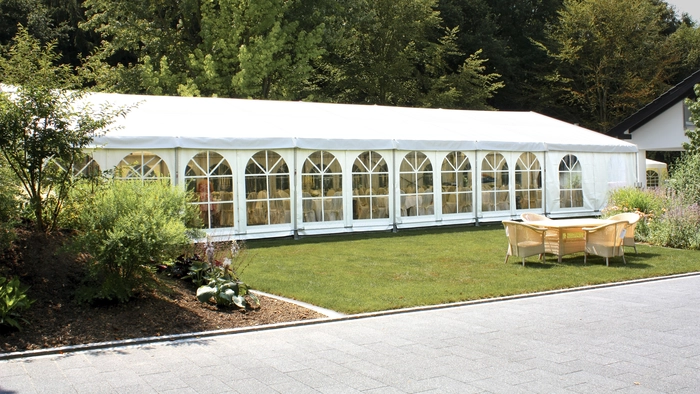 Veranstaltungszelt Gartenparty