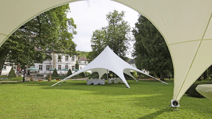Sternzelte vor Schlosshotel